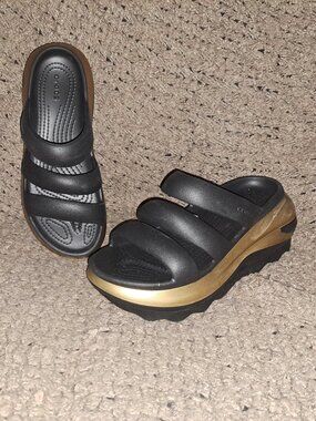 CROCS-Mega Crush Metallic Triple Strap Platform Sandals-Sz 7-New/Small Defect